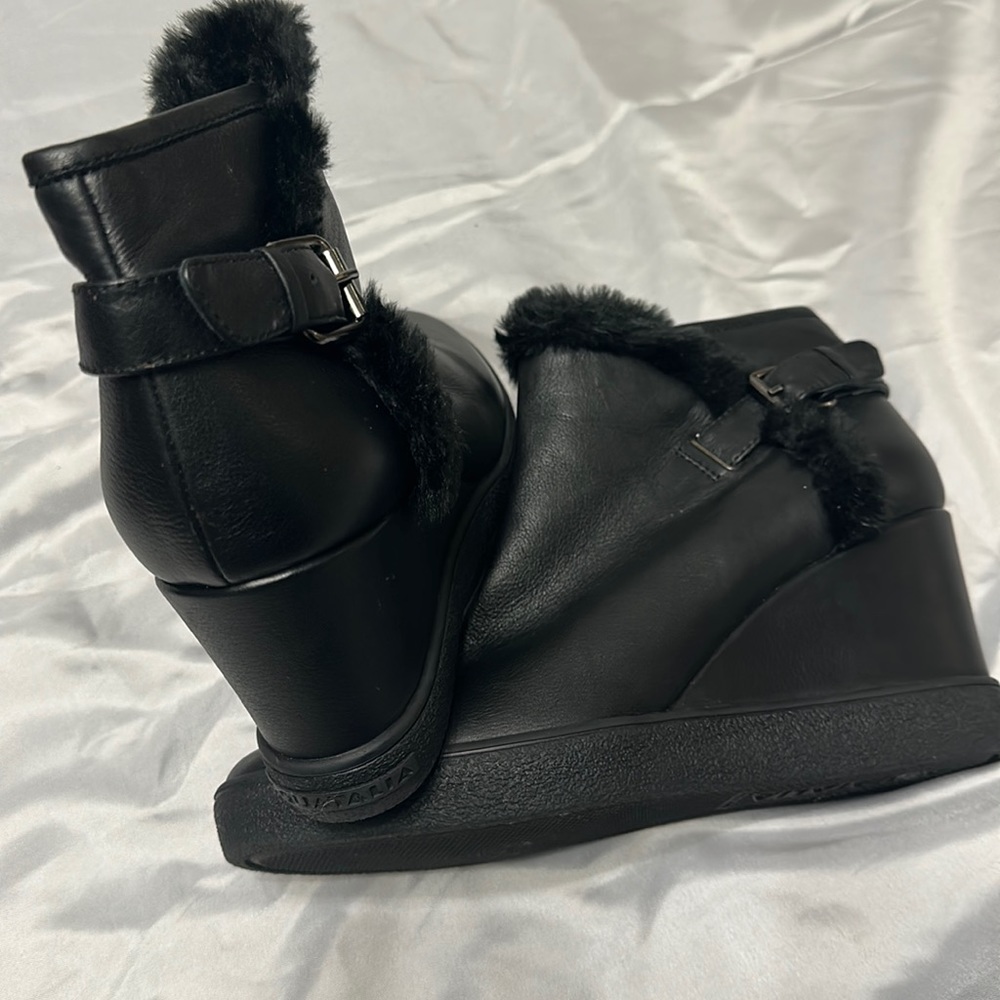 Black Leather wedge Aquatalia (made in Italy) Ankle Booties size 12 Shearling!